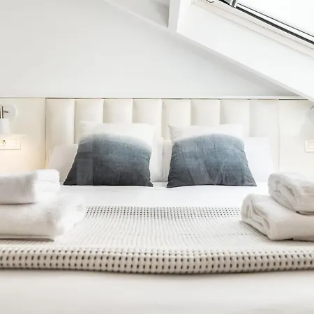 Inviting Duplex In Front Of Picasso Museum By Rems Lejlighed