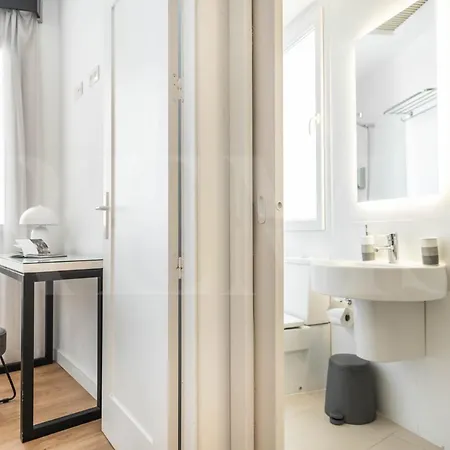 Inviting Duplex In Front Of Picasso Museum By Rems Lägenhet *