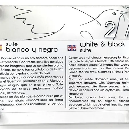 White & Black Picasso-inspired Rems Apartament Malaga