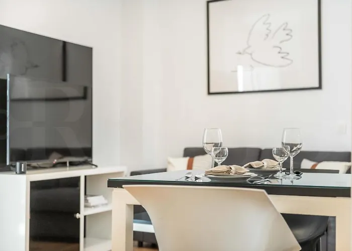 White & Black Picasso-inspired Rems Apartment *