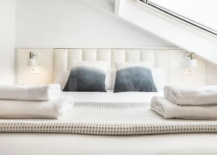 White & Black Picasso-inspired Rems Apartment