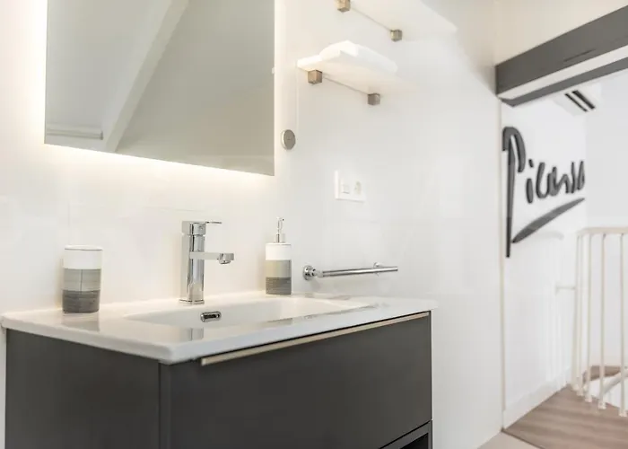 White & Black Picasso-inspired Rems Apartment