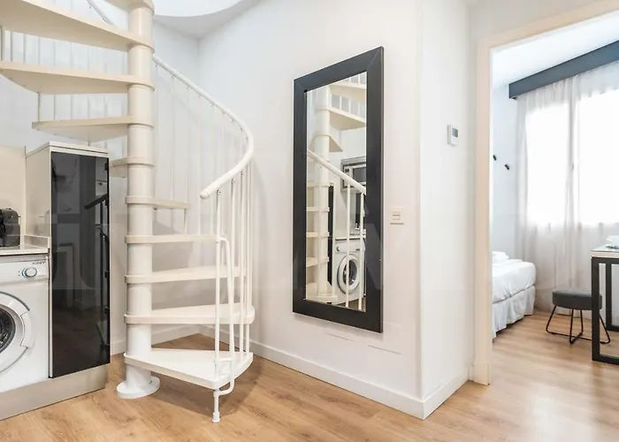 White & Black Picasso-inspired Rems Apartment