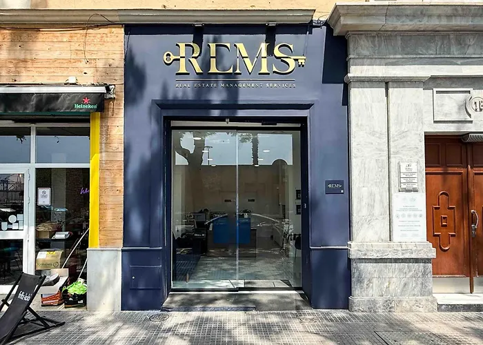 Apartment White & Black Picasso-inspired Rems *